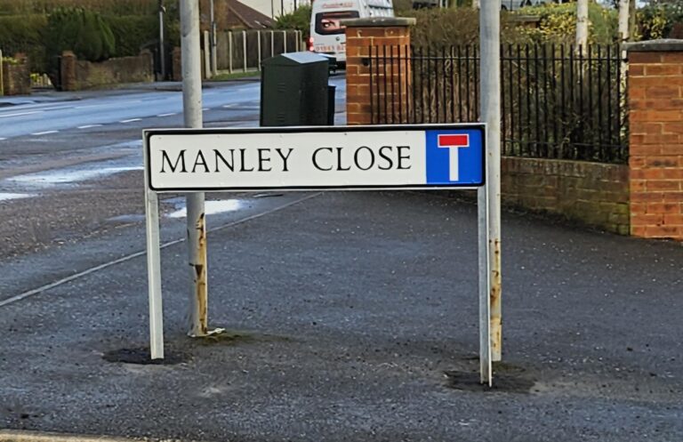 Manley Close T Junction Signage 1